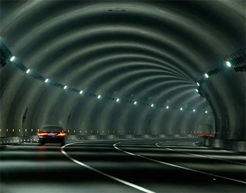 隧道.webp.jpg